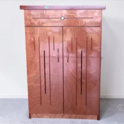 Tủ giày gỗ cao su 2 cánh phủ veneer nâu đỏ hiện đại có ngăn kéo tiện dụng