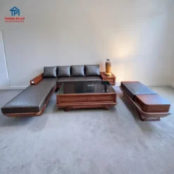 sofa góc gỗ gõ đỏ chữ L trực diện thiết kế chân thuyền bàn kính phòng khách đẹp