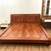 Giường gỗ hương xám tự nhiên kingsize 2m x 2m hoàn thiện trong không gian nội thất hiện đại tại Đà Nẵng