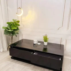 Ảnh chi tiết Bàn sofa chữ nhật chân bệt đen nâu hai ngăn kéo thấp cho khách xem dáng bàn và mặt bàn tại Nội thất Thịnh Phát Đà Nẵng