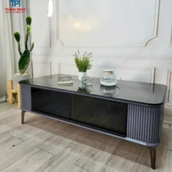Bàn trà đá đen thân xám kẻ sọc tại showroom bàn trà ở Thịnh Phát Đà Nẵng