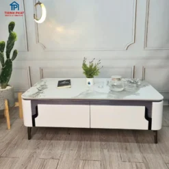 Góc chụp thực tế Bàn sofa đá trắng hai hộc màu kem hồng với màu sắc và kiểu chân rõ nét