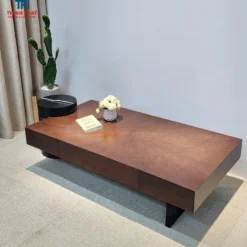 Bàn trà gỗ nâu dáng bán nguyệt chân thấp phong cách hiện đại, hợp căn hộ và nhà phố