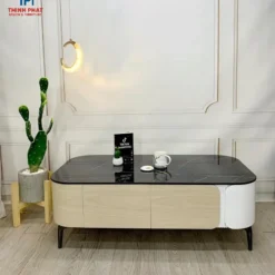 Bàn trà mặt đá đen thân kem hai ngăn kéo trong phối cảnh phòng khách hiện đại