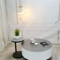 Bàn trà tròn xám trắng kèm bàn con đen trong phối cảnh phòng khách hiện đại