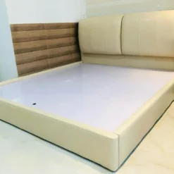 Giường gỗ tự nhiên bọc da Hàn mẫu gối ảnh góc phải tại nhà khách hàng Thịnh Phát Đà Nẵng