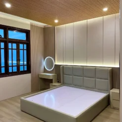 Giường gỗ tự nhiên bọc da Silicon tẩy mực ảnh góc phải phòng ngủ nhà khách hàng tại Đà Nẵng